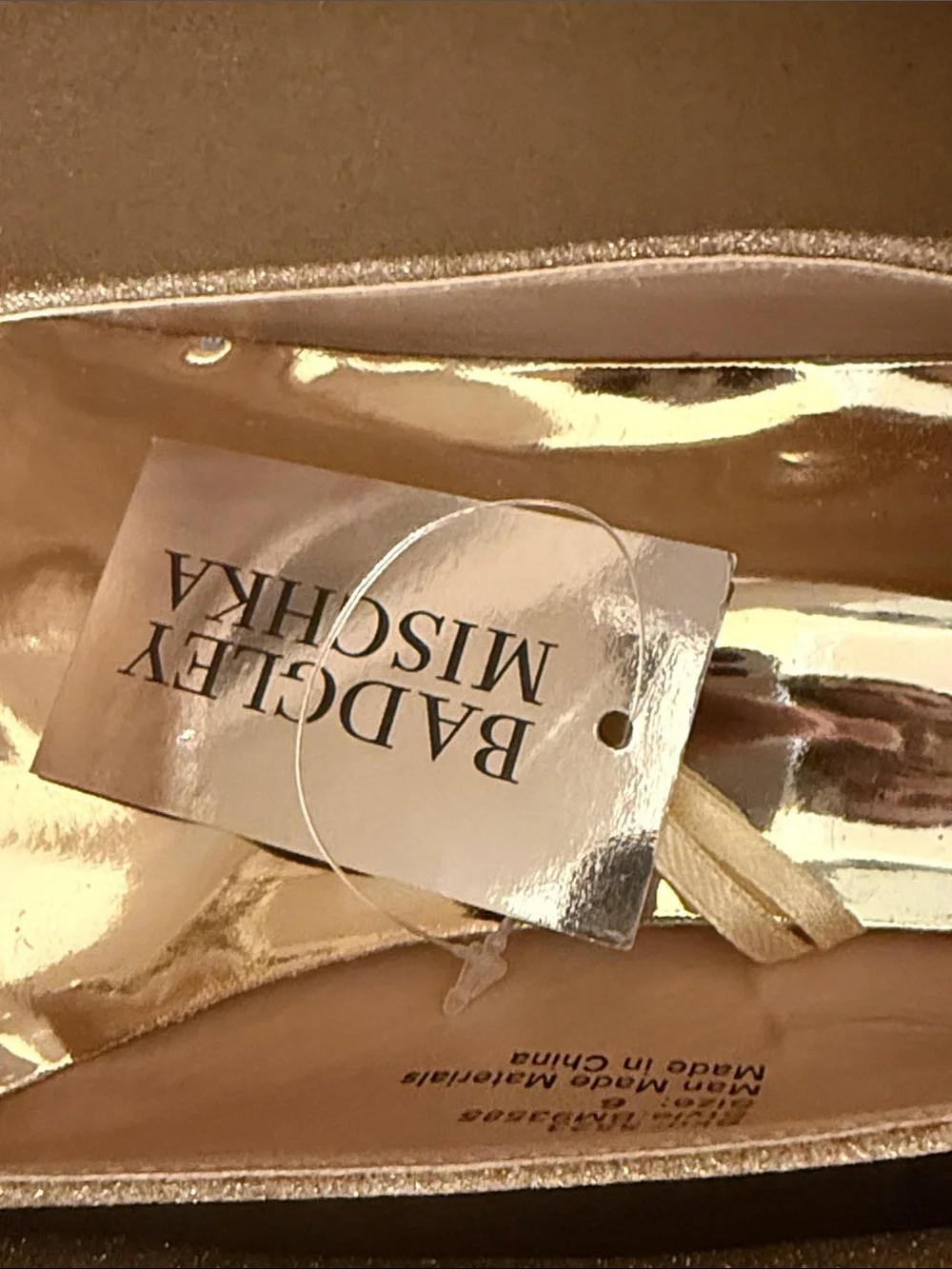 Badgley Mischka 6 Girls Gold Glitter Block Heel Pump Jewel Medallion